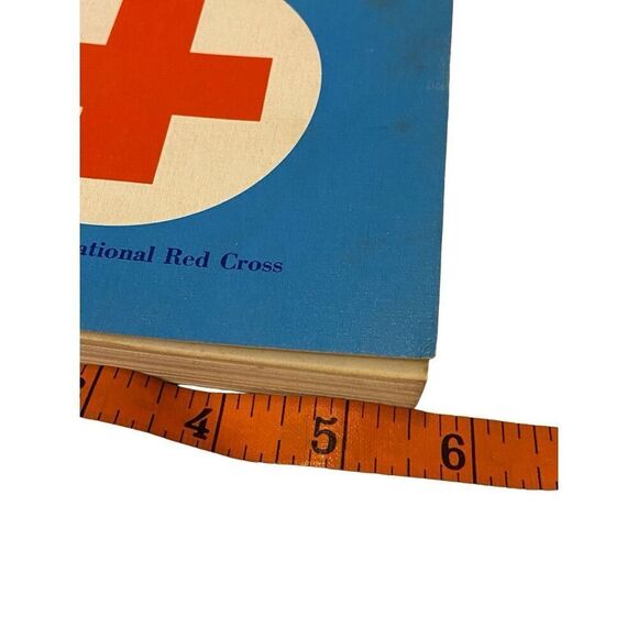 Standard First Aid And Personal Safety Paperback Book Health - Picture 10 of 11
